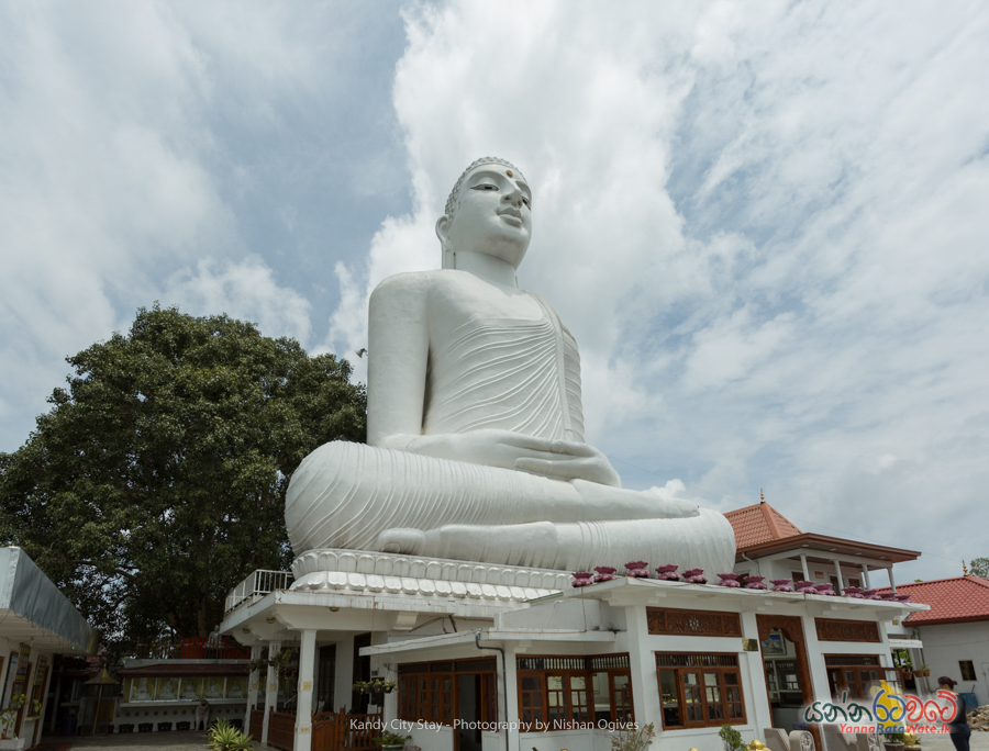 Bahirawakanda Temple statue