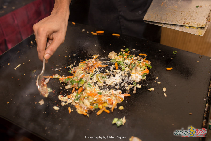 Sri Lankan Chicken kottu roti making